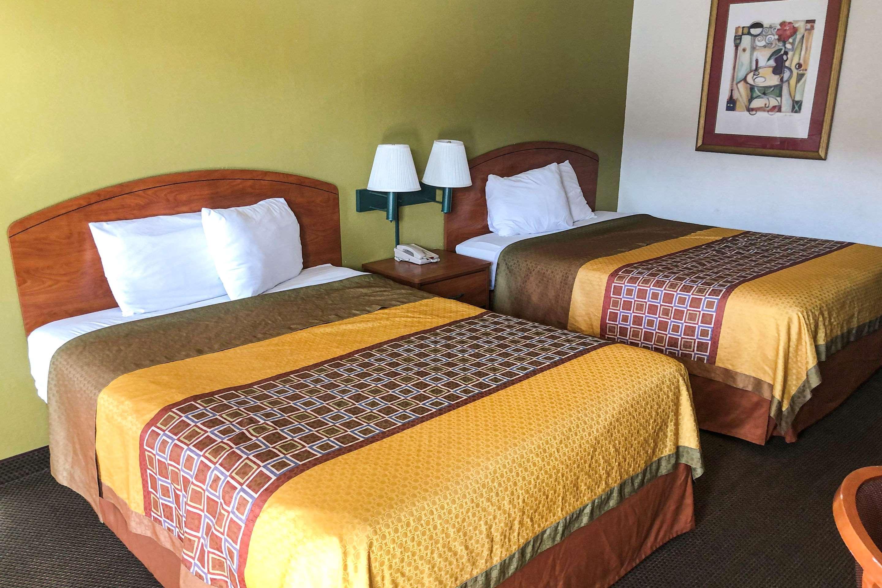 Rodeway Inn Sandston Exteriör bild